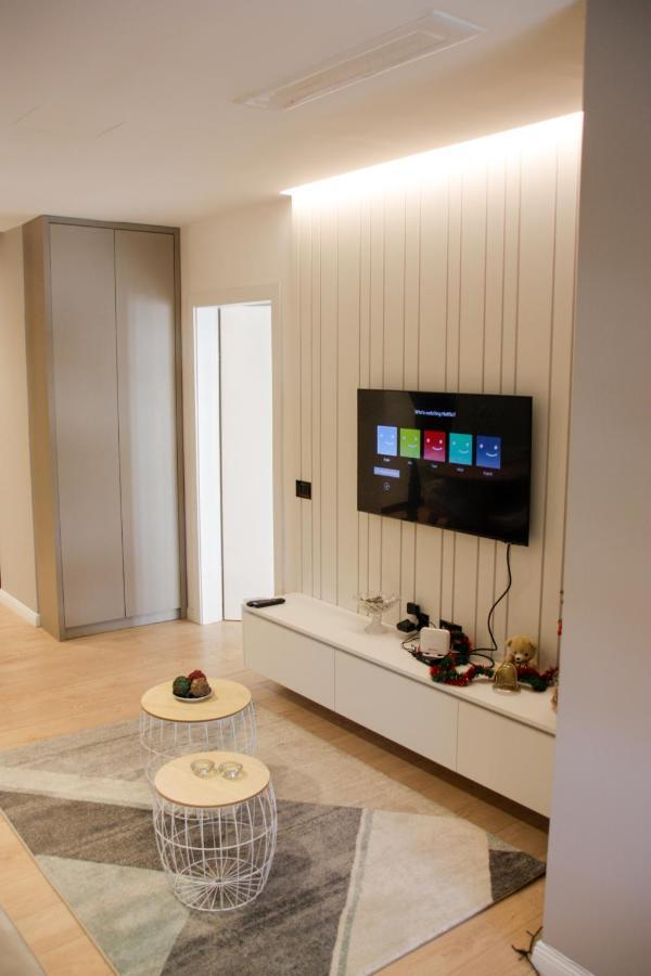 Roza'S Apartment Tirana Center エクステリア 写真